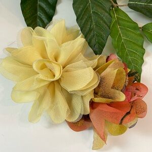 NY&CO YELLOW FLOWER PINS SET OF TWO